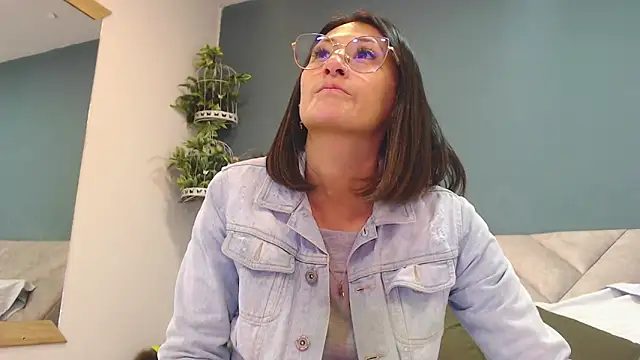 SharisWillian online show from 12/15/25, 03:44