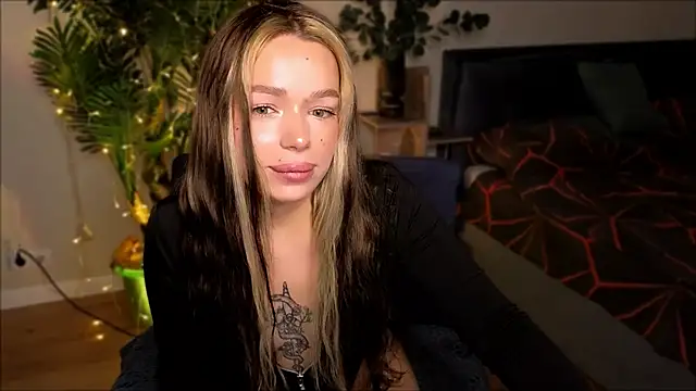 Snapshot of Lily_Yin chatting on 02/10/25, 06:20 Lily Yin online show from 02/10/25, 06:20