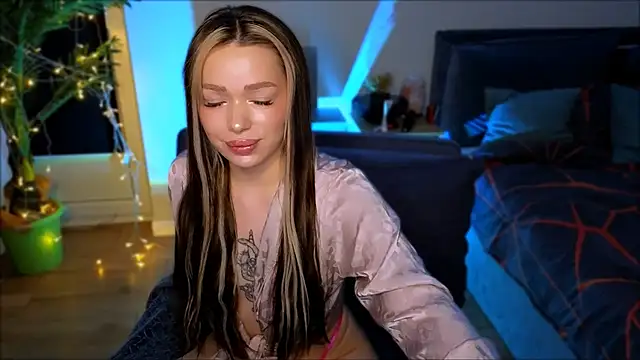 Snapshot of Lily_Yin chatting on 03/08/25, 05:49 Lily Yin online show from 03/08/25, 05:49