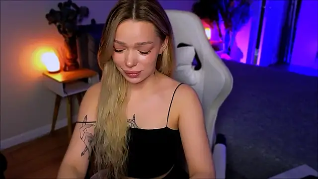 Snapshot of Lily_Yin chatting on 03/18/26, 05:43 Lily Yin online show from 03/18/26, 05:43