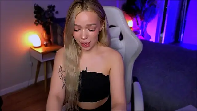 Snapshot of Lily_Yin chatting on 04/08/26, 06:13 Lily Yin online show from 04/08/26, 06:13