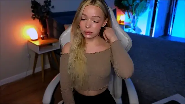 Snapshot of Lily_Yin chatting on 04/10/26, 05:45 Lily Yin online show from 04/10/26, 05:45