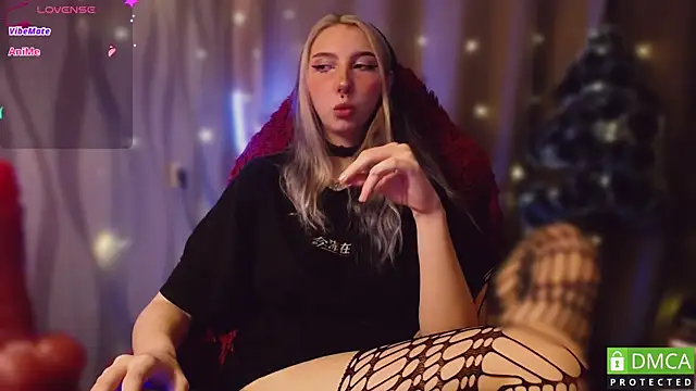 JustMeowGirl online show from 01/10/25, 02:46