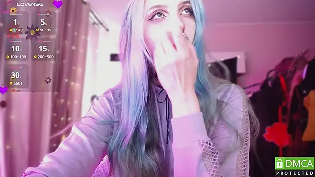 Snapshot of JustMeowGirl chatting on 04/17/26, 05:21 JustMeowGirl online show from 04/17/26, 05:21