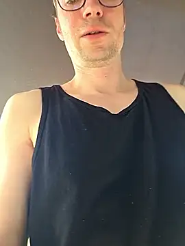 Snapshot of Schnubby1 chatting on 03/19/26, 01:04 Schnubby1 online show from 03/19/26, 01:04