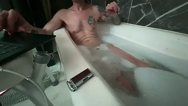 Snapshot of sissysylvia chatting on 02/11/25, 04:35 sissysylvia online show from 02/11/25, 04:35