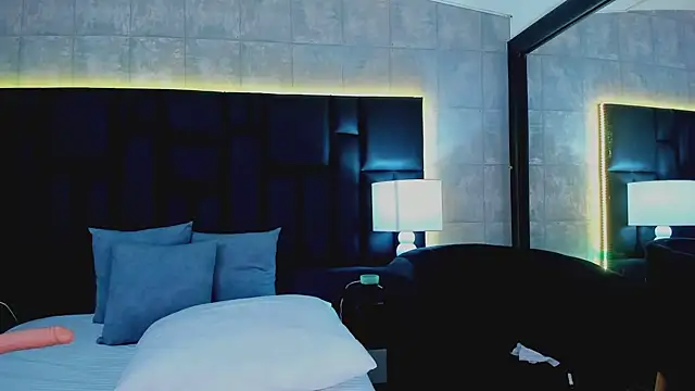 Snapshot of MiaSweeths chatting on 02/24/25, 03:31 MiaSweeths online show from 02/24/25, 03:31