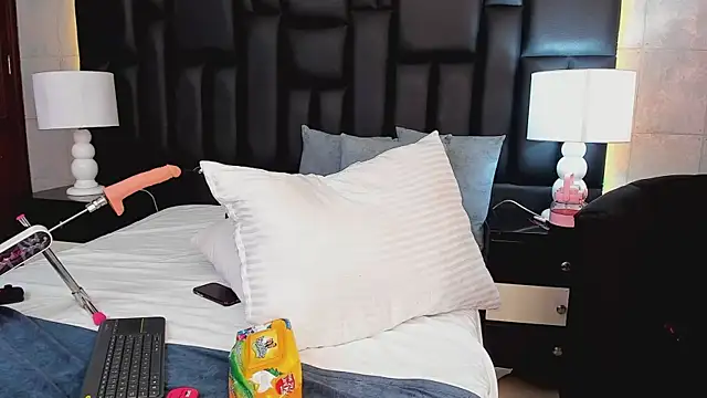 Snapshot of MiaSweeths chatting on 02/27/25, 06:31 MiaSweeths online show from 02/27/25, 06:31