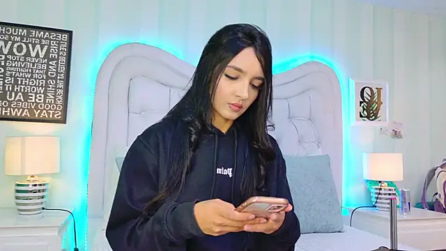 Snapshot of MiaSweeths chatting on 10/09/25, 07:23 MiaSweeths online show from 10/09/25, 07:23