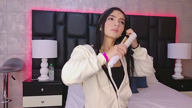 Snapshot of MiaSweeths chatting on 10/25/25, 11:40 MiaSweeths online show from 10/25/25, 11:40