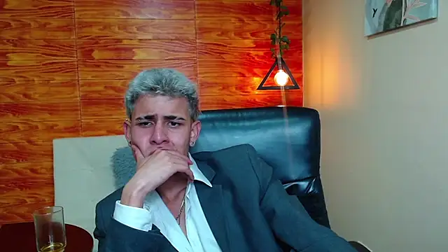 Bastiaan 28 online show from 12/18/24, 09:04