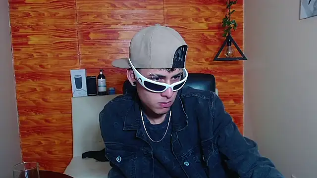 Bastiaan 28 online show from 02/06/25, 12:54