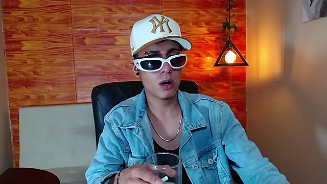 Bastiaan 28 online show from 02/19/25, 06:11