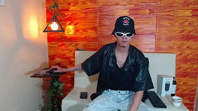 Bastiaan 28 online show from 03/11/25, 02:21