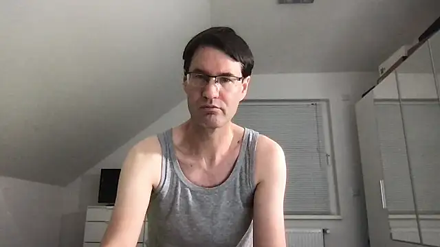 Snapshot of zxzx_cam1 chatting on 12/01/24, 10:53 zxzx cam1 online show from 12/01/24, 10:53