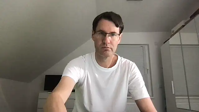 Snapshot of zxzx_cam1 chatting on 12/03/24, 04:06 zxzx cam1 online show from 12/03/24, 04:06