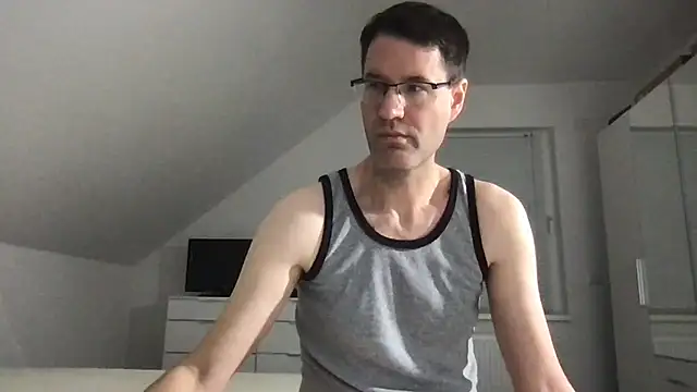 Snapshot of zxzx_cam1 chatting on 12/21/24, 05:18 zxzx cam1 online show from 12/21/24, 05:18