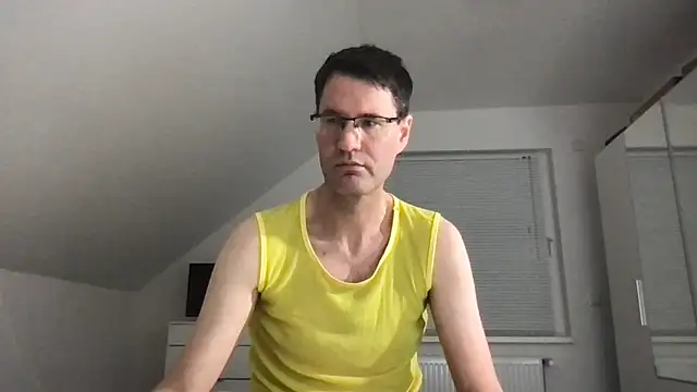 Snapshot of zxzx_cam1 chatting on 12/24/24, 11:55 zxzx cam1 online show from 12/24/24, 11:55