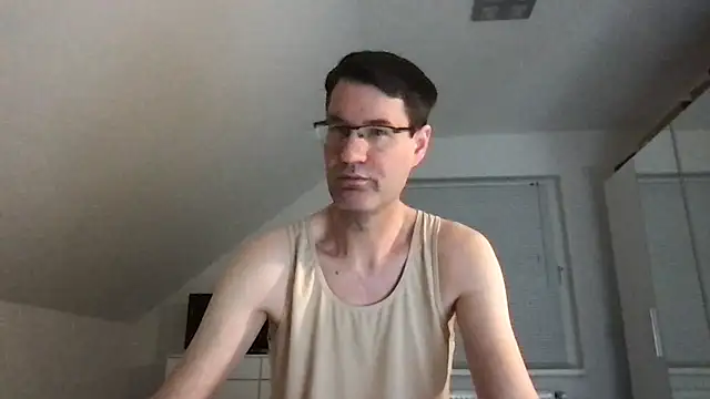 Snapshot of zxzx_cam1 chatting on 01/08/25, 01:00 zxzx cam1 online show from 01/08/25, 01:00