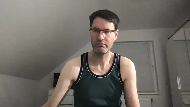 Snapshot of zxzx_cam1 chatting on 01/12/25, 04:40 zxzx cam1 online show from 01/12/25, 04:40