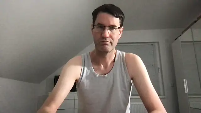 Snapshot of zxzx_cam1 chatting on 01/18/25, 11:44 zxzx cam1 online show from 01/18/25, 11:44