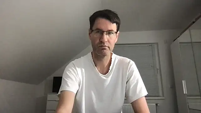 Snapshot of zxzx_cam1 chatting on 01/19/25, 03:53 zxzx cam1 online show from 01/19/25, 03:53