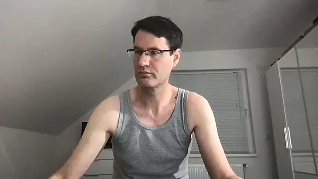 Snapshot of zxzx_cam1 chatting on 01/24/25, 10:30 zxzx cam1 online show from 01/24/25, 10:30