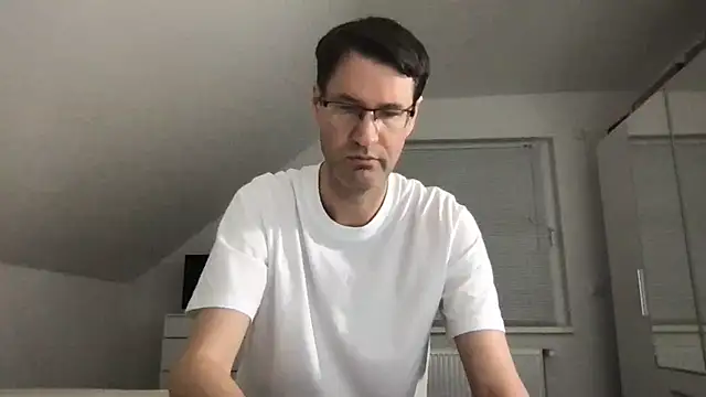 Snapshot of zxzx_cam1 chatting on 02/01/25, 04:33 zxzx cam1 online show from 02/01/25, 04:33