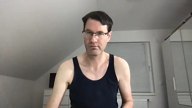 Snapshot of zxzx_cam1 chatting on 02/02/25, 05:15 zxzx cam1 online show from 02/02/25, 05:15