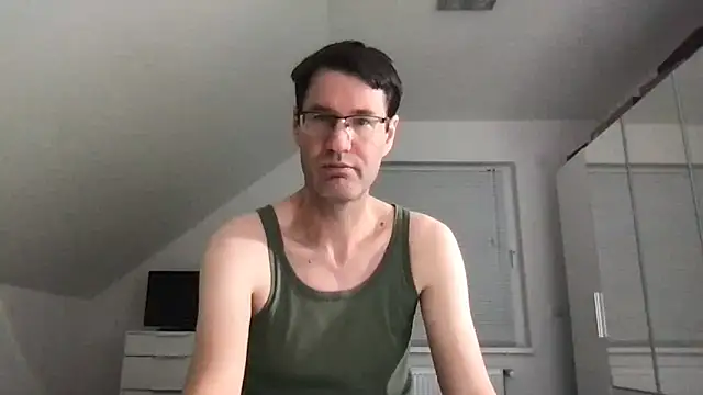 Snapshot of zxzx_cam1 chatting on 02/07/25, 11:13 zxzx cam1 online show from 02/07/25, 11:13