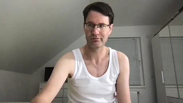 Snapshot of zxzx_cam1 chatting on 02/12/25, 10:59 zxzx cam1 online show from 02/12/25, 10:59