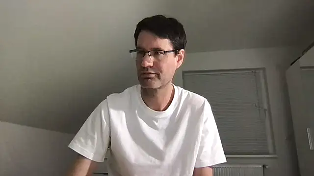 Snapshot of zxzx_cam1 chatting on 02/16/25, 10:54 zxzx cam1 online show from 02/16/25, 10:54