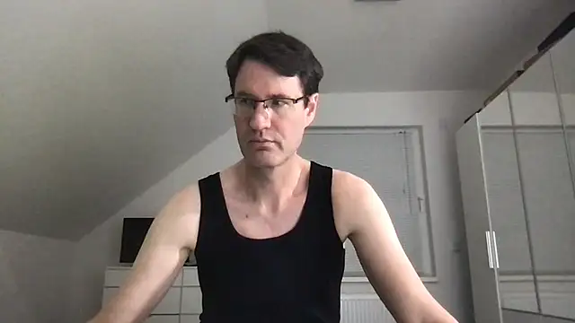 Snapshot of zxzx_cam1 chatting on 02/21/25, 04:59 zxzx cam1 online show from 02/21/25, 04:59