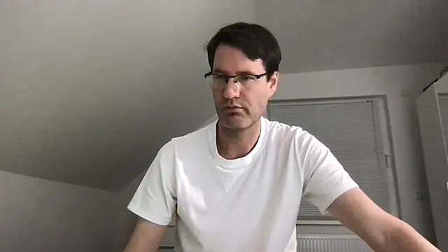 Snapshot of zxzx_cam1 chatting on 02/23/25, 05:18 zxzx cam1 online show from 02/23/25, 05:18