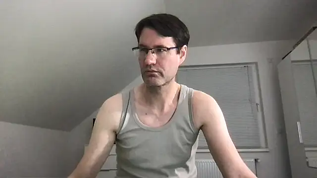 Snapshot of zxzx_cam1 chatting on 03/02/25, 05:04 zxzx cam1 online show from 03/02/25, 05:04