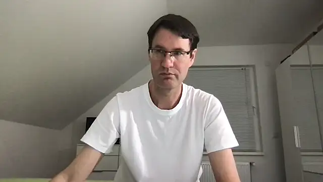 Snapshot of zxzx_cam1 chatting on 03/07/25, 03:49 zxzx cam1 online show from 03/07/25, 03:49