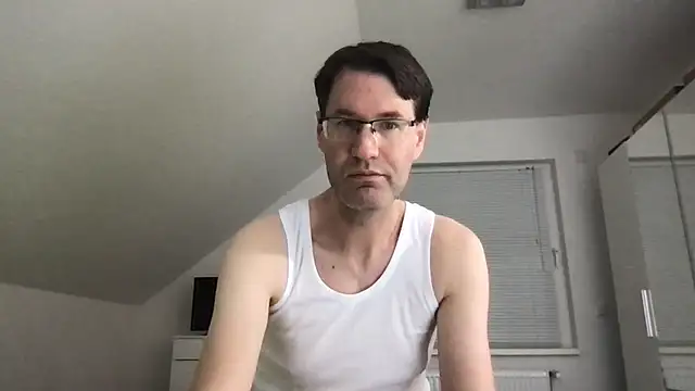 Snapshot of zxzx_cam1 chatting on 03/09/25, 04:22 zxzx cam1 online show from 03/09/25, 04:22