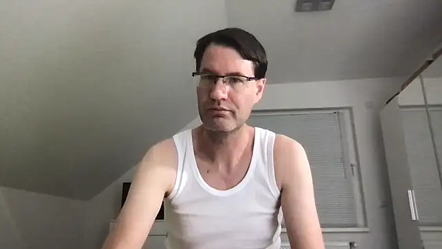 Snapshot of zxzx_cam1 chatting on 03/09/25, 09:57 zxzx cam1 online show from 03/09/25, 09:57