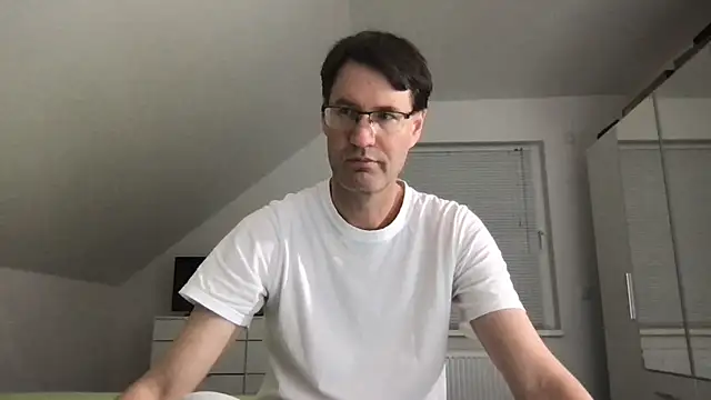 Snapshot of zxzx_cam1 chatting on 03/11/25, 04:07 zxzx cam1 online show from 03/11/25, 04:07