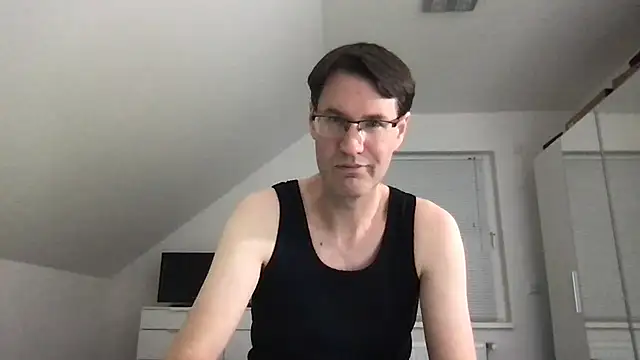 Snapshot of zxzx_cam1 chatting on 03/14/25, 04:30 zxzx cam1 online show from 03/14/25, 04:30