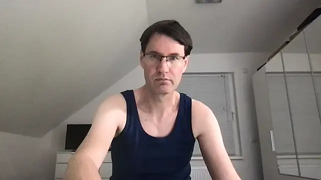 Snapshot of zxzx_cam1 chatting on 03/17/25, 03:50 zxzx cam1 online show from 03/17/25, 03:50