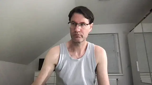 Snapshot of zxzx_cam1 chatting on 03/21/25, 04:40 zxzx cam1 online show from 03/21/25, 04:40