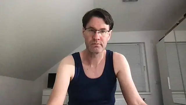 Snapshot of zxzx_cam1 chatting on 03/21/25, 11:12 zxzx cam1 online show from 03/21/25, 11:12