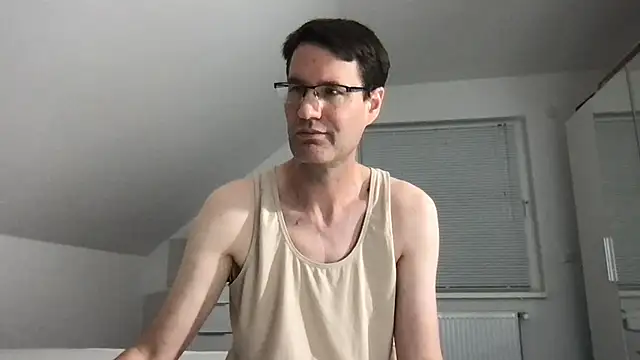 Snapshot of zxzx_cam1 chatting on 09/09/25, 03:55 zxzx cam1 online show from 09/09/25, 03:55