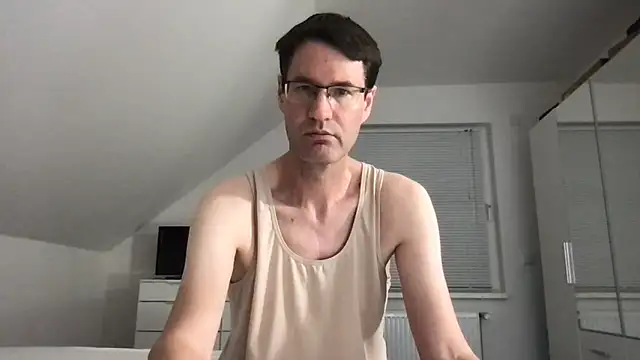 Snapshot of zxzx_cam1 chatting on 09/11/25, 03:45 zxzx cam1 online show from 09/11/25, 03:45