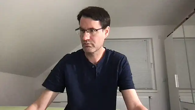 Snapshot of zxzx_cam1 chatting on 09/28/25, 09:09 zxzx cam1 online show from 09/28/25, 09:09