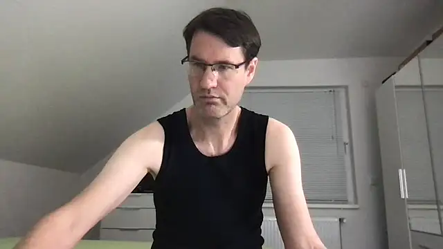 Snapshot of zxzx_cam1 chatting on 10/05/25, 03:10 zxzx cam1 online show from 10/05/25, 03:10