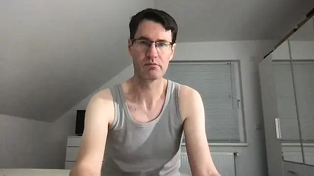 Snapshot of zxzx_cam1 chatting on 12/05/25, 06:26 zxzx cam1 online show from 12/05/25, 06:26