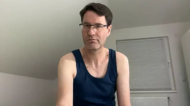 Snapshot of zxzx_cam1 chatting on 03/08/26, 05:17 zxzx cam1 online show from 03/08/26, 05:17