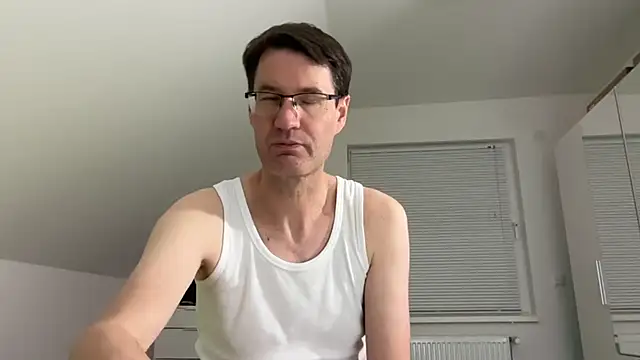 Snapshot of zxzx_cam1 chatting on 03/13/26, 06:25 zxzx cam1 online show from 03/13/26, 06:25